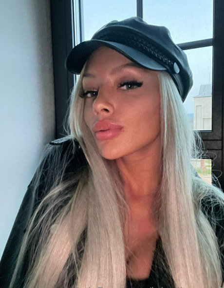 lolaellemodel model erotic img