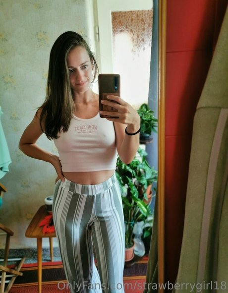 strawberrygirl18 hot actress pics