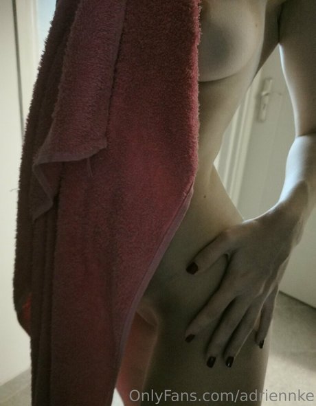 strawberrygirl18 pornstar naked img