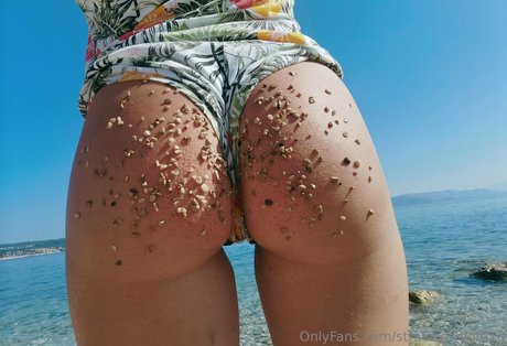 strawberrygirl18 naked actress img