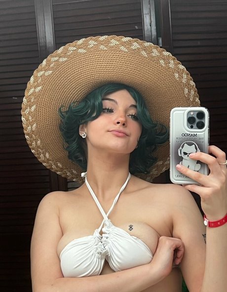 Chio Paleta model exclusive images