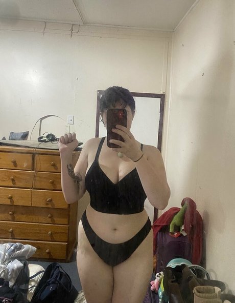 minniealiencos sex model photo