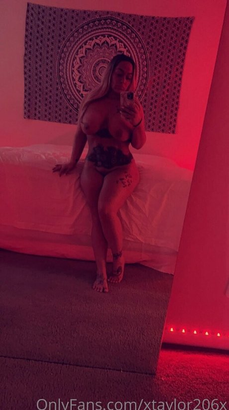 xtaylor206x naked pornstar images