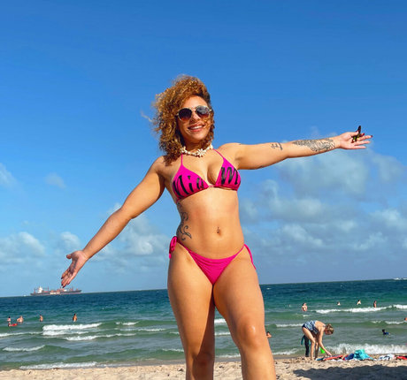 lilylightskin erotic model photo