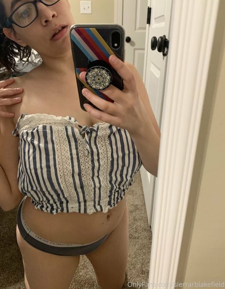 sierrarblakefield star nude picture