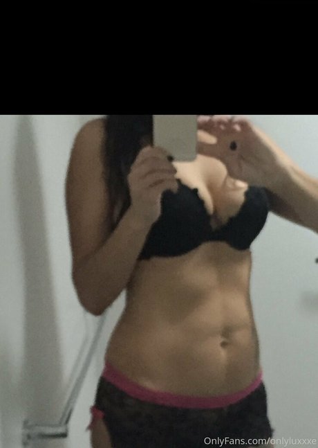 onlyluxxxe pornstar adult pic