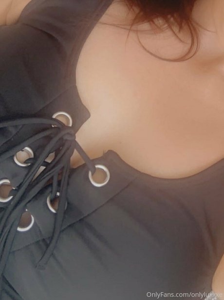 onlyluxxxe exclusive pornstar pic