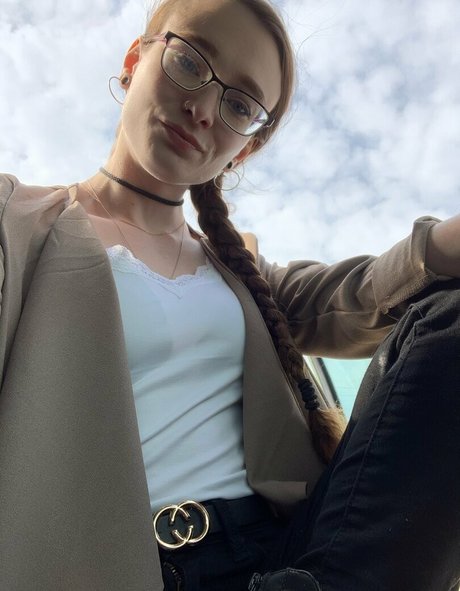 Emma Rouge erotic model img