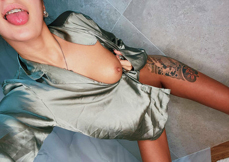 samyquin star nude img