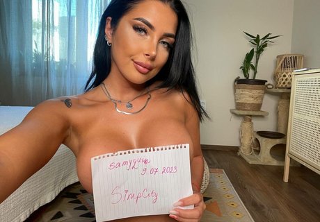 samyquin xxx actress pic