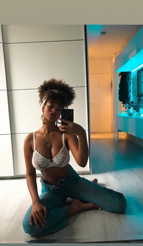 Ange Sophie Reich star sexy pic