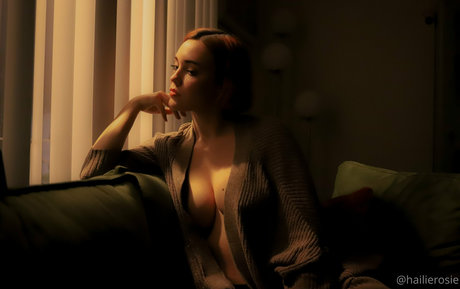 hailierosie hot actress photo