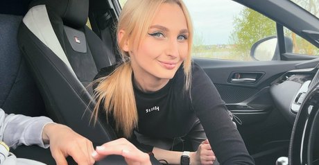 onlyyoive pornographic model pictures