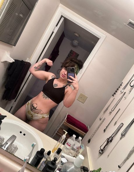 fairlyodd222 nude actress image