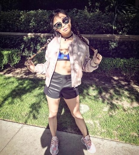 Jonna Mae naked model pic