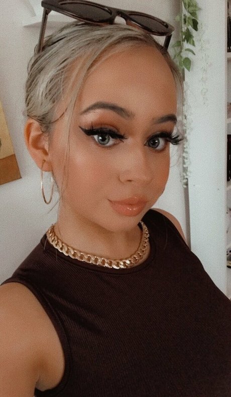 lilhunnixo erotic pornstar photos