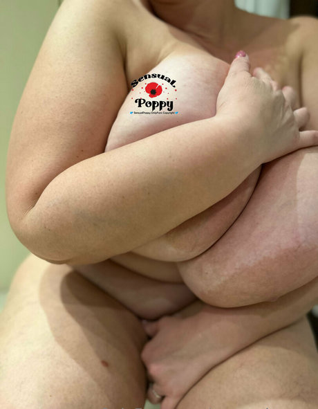 sensualpoppy model perfect image