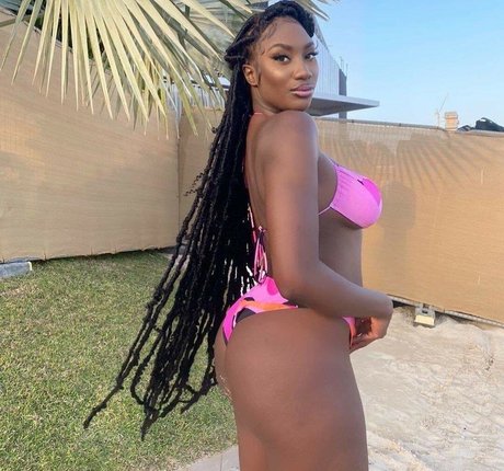 Aya Nakamura free model pic