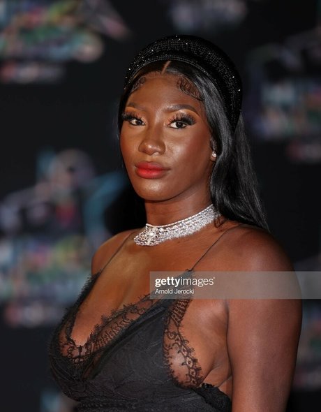 Aya Nakamura model xxx photos