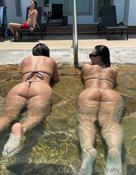 Katy Pull star erotic photos