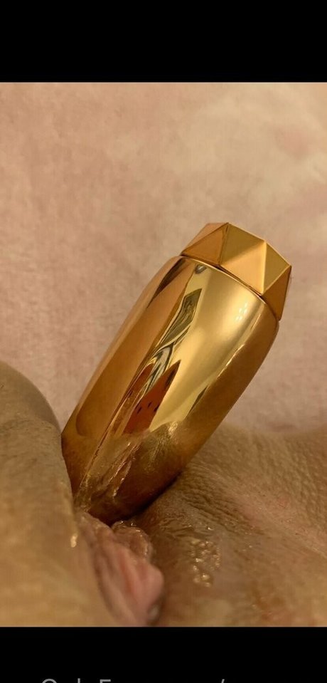 gwencx naked pornstar image