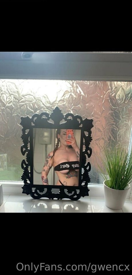 gwencx naked pornstar gallery