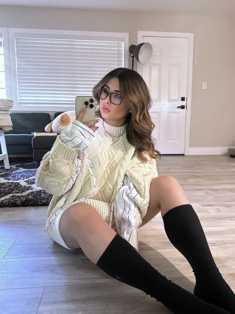 tiny tits onlyfans free naked pictures