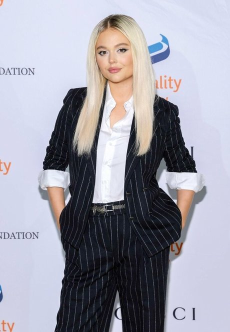 Emily Lind pretty star photo