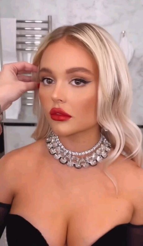 Emily Lind hd pornstar img