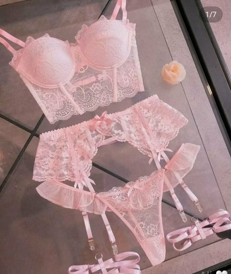 emilyali porn model picture