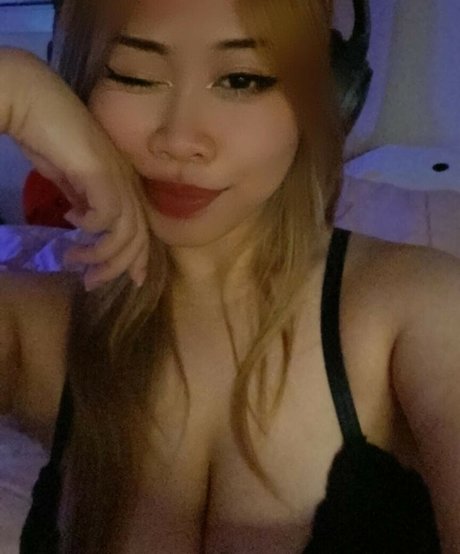 kiwireii model erotic images