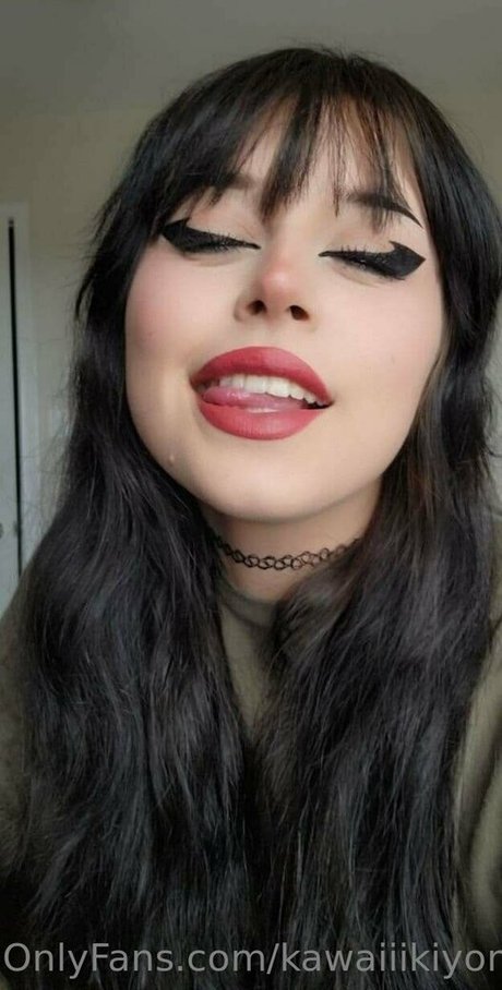 Rue Hernandez pretty pornstar pictures