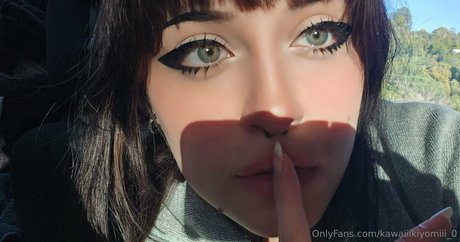 Rue Hernandez naked actress pictures