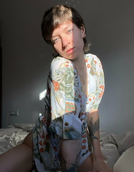 l alicebbgirl l erotic actress photo