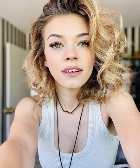 Koala Puffs naked star photo