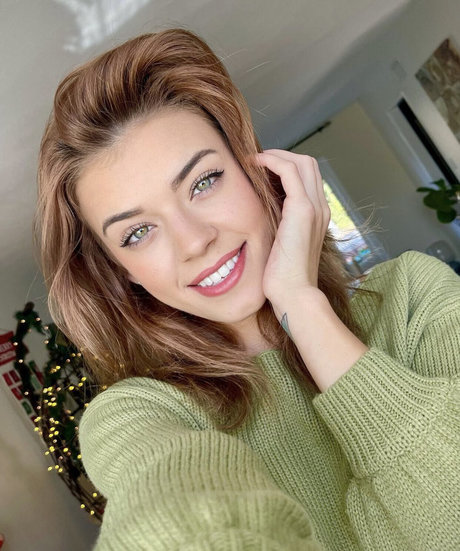 Koala Puffs nude pornstar photo