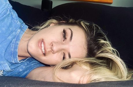 Koala Puffs model top pic