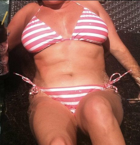 Curious Jeanette pornographic model images