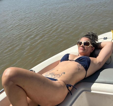 small tits onlyfans top picture