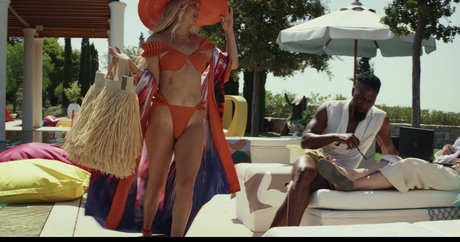 Kate Hudson art star galleries