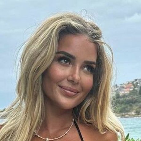 Phoebe Isobel model free photos