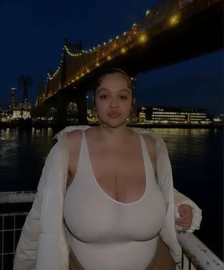 sincerelyitsjulie star erotic picture