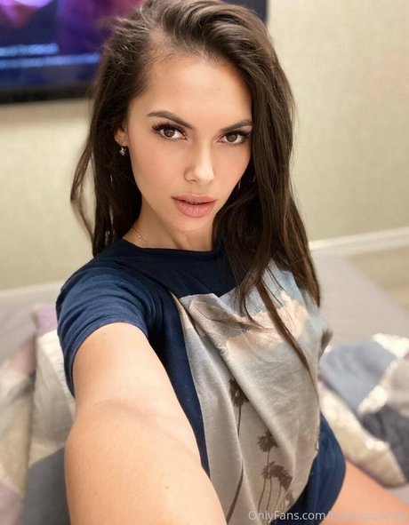 topmisstati model naked picture