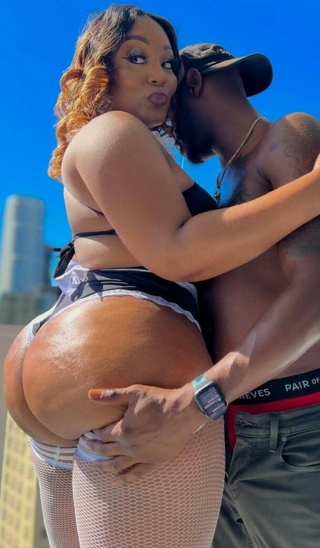 Mimi Curvaceous model sex pics