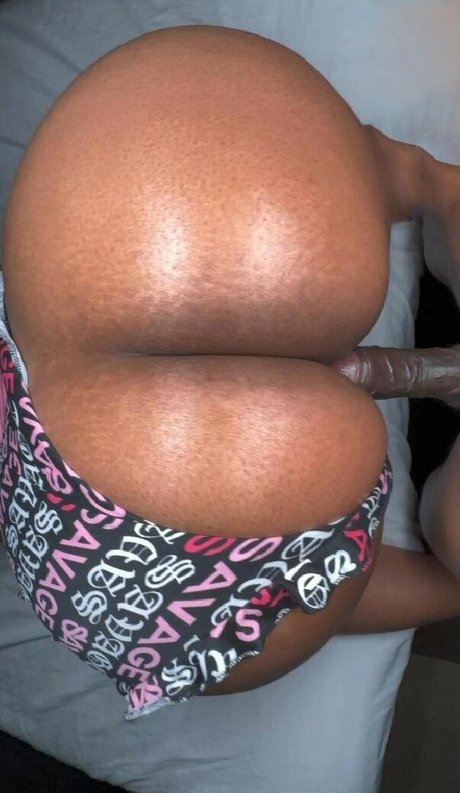 Mimi Curvaceous art model pic