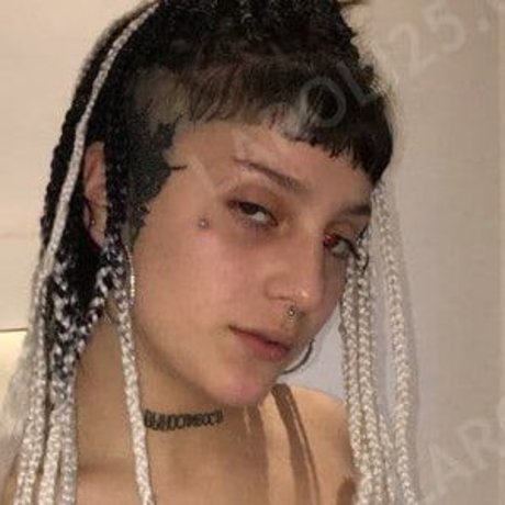 La roli25 model naked images