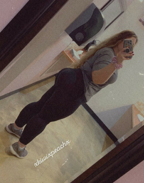 xkiwixpeachx adult star galleries