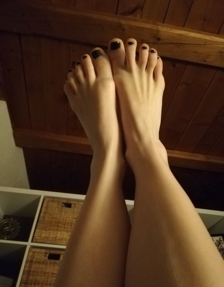 Merona ASMR model pretty pics