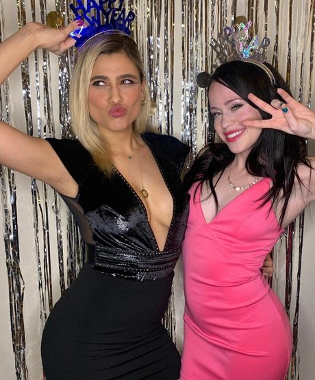 amateur lesbian onlyfans pornographic images