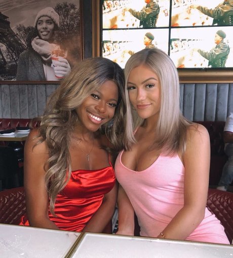 Holly Cloar nudes model images